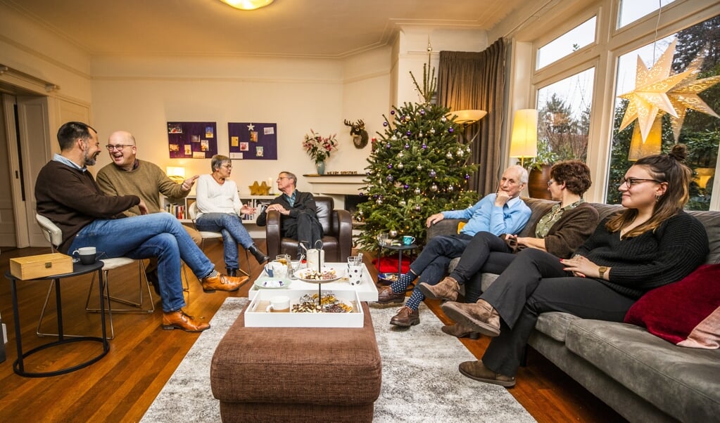 Levende Adventskalender in Hilversum. Vandaag is iedereen welkom bij de familie Streutker. ( beeld Jeroen Jumelet)