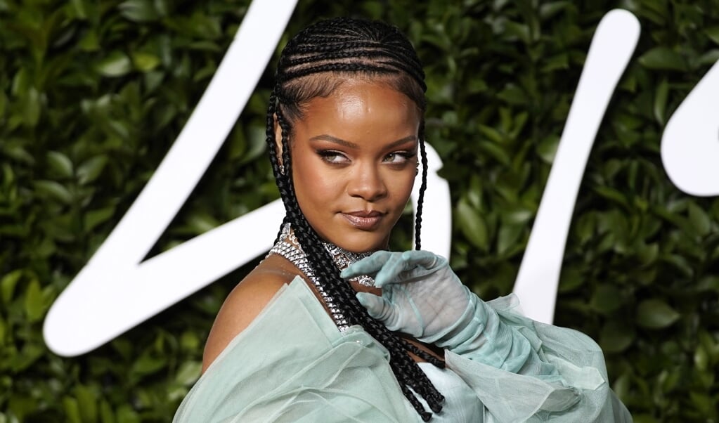 2019-12-02 20:35:05 epa08087894 YEARENDER 2019 DECEMBER

Barbadian singer Rihanna arrives for The Fashion Awards at the Royal Albert Hall in Central London, Britain, 02 December 2019. The awards showcases individuals and businesses that have contributed to the British fashion industry.  EPA/Will Oliver  (beeld epa / Will Oliver)