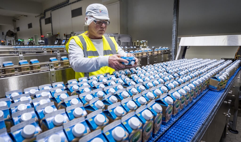 Volgens prof. Thom Huppertz moeten eerst de uitdagingen van de wereldvoedselproblematiek goed in kaart worden gebracht, voordat oplossingen worden bedacht. (beeld anp LEX VAN LIESHOUT)