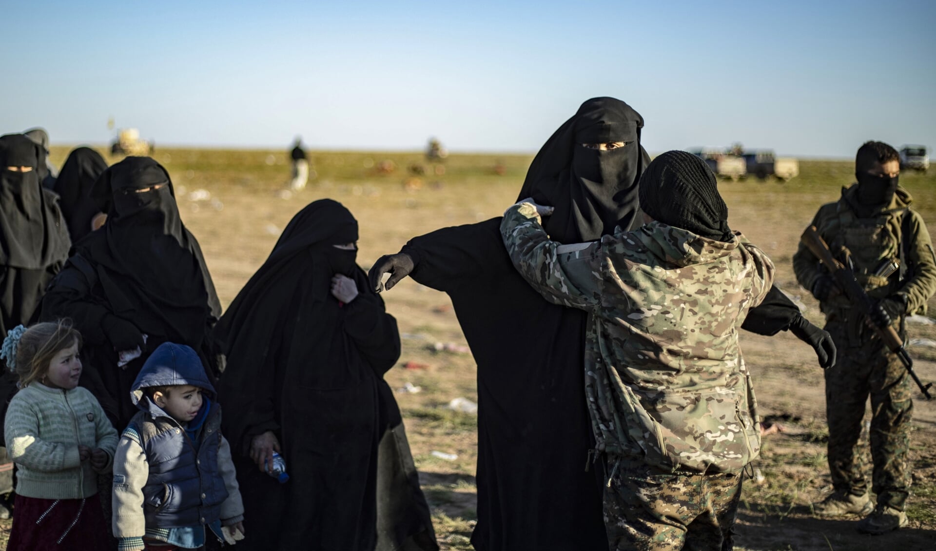 Vrouwen en kinderen die in 2019 het ISIS-gebied in Oost-Syrië verlaten, worden opgevangen door de Koerden. Ook de Koerden zeggen dat deze vrouwen zich voornamelijk hebben beziggehouden met huishoudelijke taken.