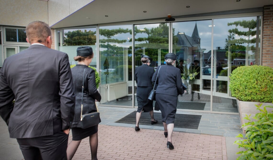 De Til Giessenburg Kerkdienst Bevindelijk-gereformeerde kerken horen niet altijd bij een landelijk