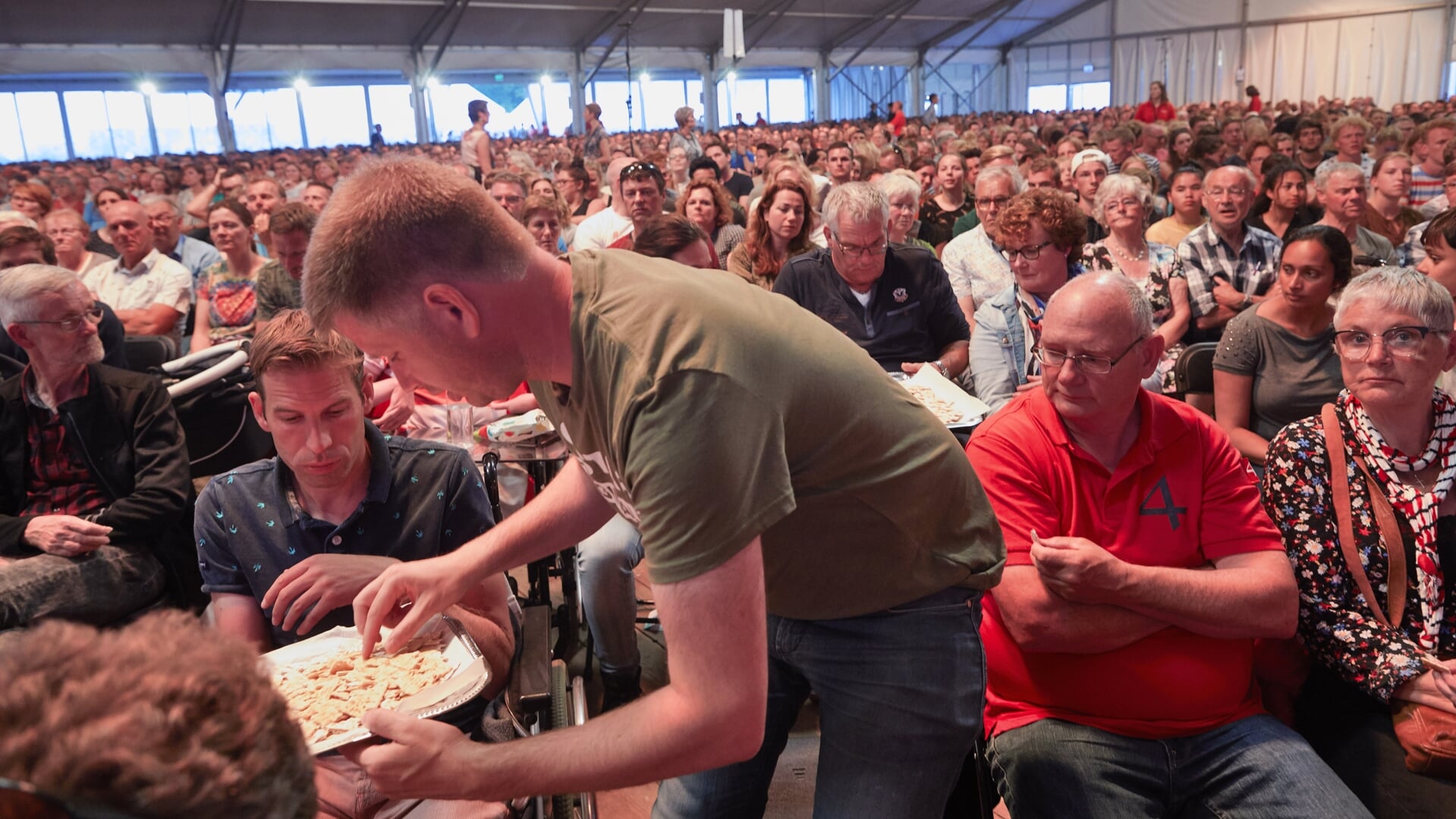 Het avondmaal wordt gevierd tijdens Opwekking 2019.