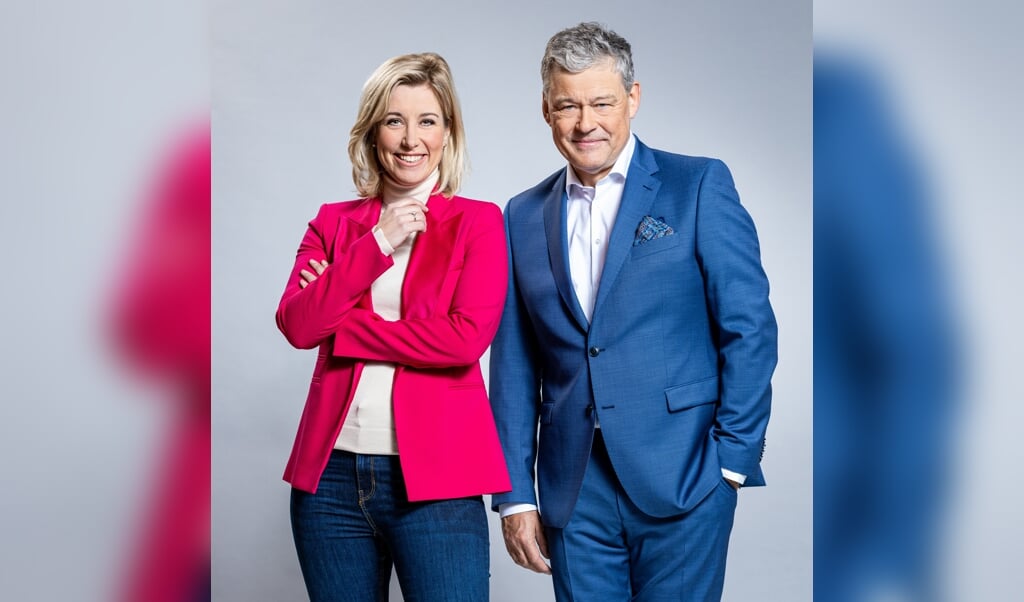 Charles Groenhuijsen en Carrie ten Napel zijn tot nu toe het meest gewaardeerde presentatiekoppel. (beeld Wessel de Groot / MAX)