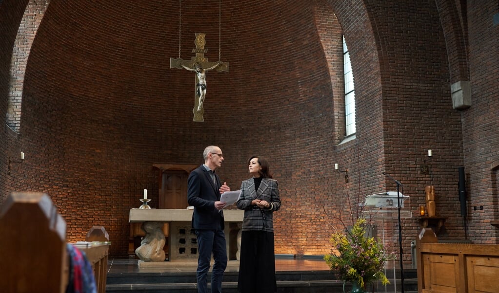 Jacobine Geel: 'We zijn tegeltjes en posters met Bijbelteksten gewend, maar daarmee doe je vaak een tekst en jezelf tekort.’ (beeld Gerard Oonk)