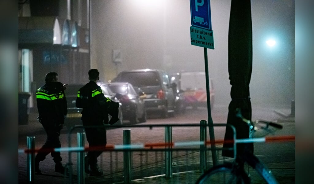 De politie heeft Joey D. opgepakt. Hij had zich enkele uren verschanst in een huis aan de Schoolstraat in Rosmalen. (beeld anp / Rob Engelaar)