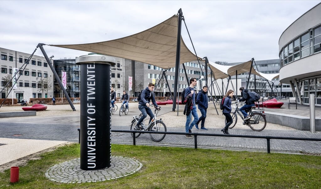 Op de University of Twente werden veel colleges al in het Engels gegeven. Veertig procent van de studenten komt uit het buitenland. ( beeld Raymond Rutting)