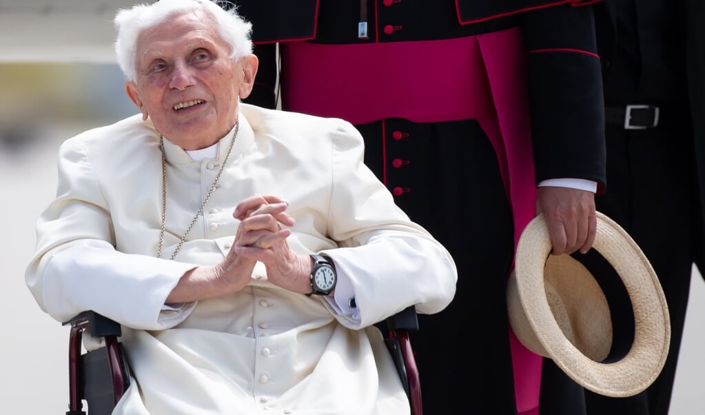 Emeritus-paus Benedictus XVI op 22 juni 2020 tijdens een bezoek aan zijn thuisland Beieren. (beeld Sven Hoppe / afp)