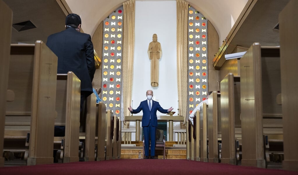 Democratisch presidentskandidaat en vroegere vicepresident Joe Biden in de Grace Lutheran Church in Kenosha, Wisconsin. (beeld afp / Jim Watson)