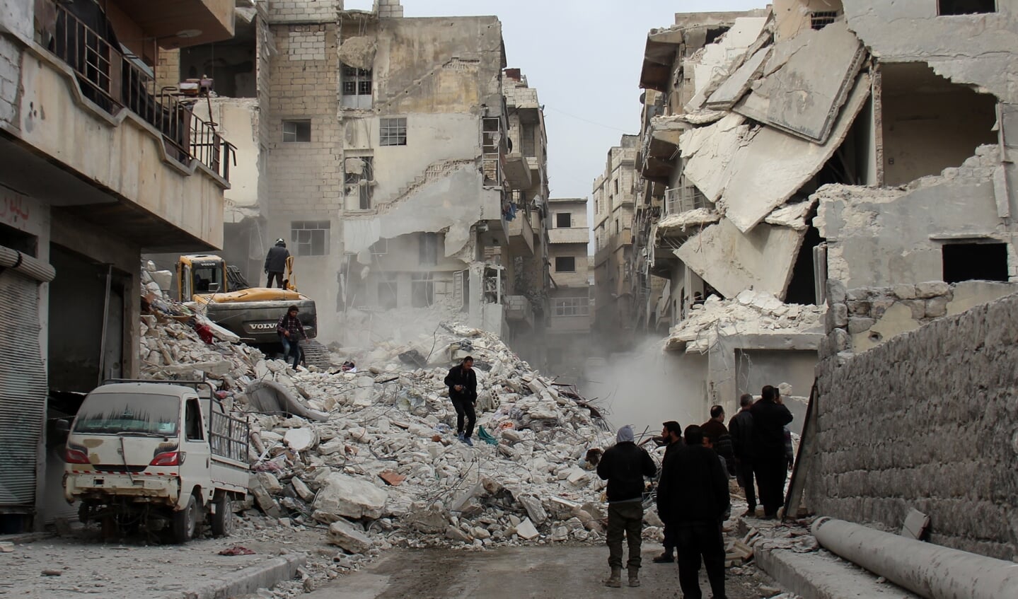 Met verwoestende aanvallen, ook op woonwijken en vluchtelingenkampen, wil het Syrische regime het verzet in Idlib breken. Verantwoording voor de vele burgerdoden hoeft het van bondgenoot Rusland niet af te leggen.