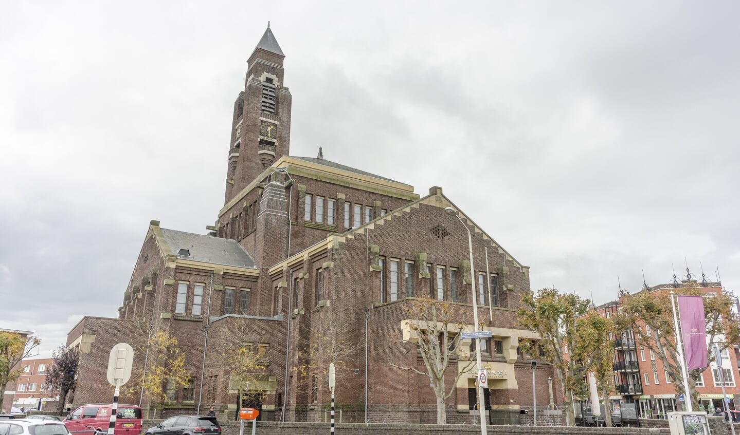 De voormalige Julianakerk in de Haagse wijk Transvaal. In de bijgebouwen is nu de protestantse diaconie actief.