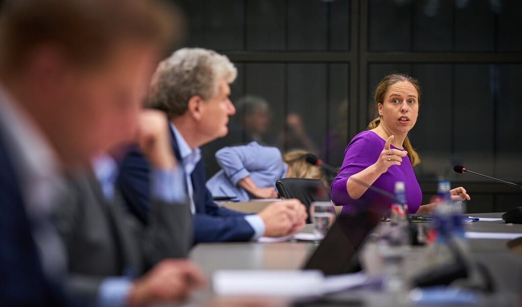 Minister Carola Schouten tijdens een overleg in de Tweede Kamer. Voor steun aan haar stikstofwet stelden PvdA en GroenLinks te hoge eisen. Daarom ging ze koffiedrinken bij de SGP, 50PLUS en de SP. (beeld anp / Phil Nijhuis)