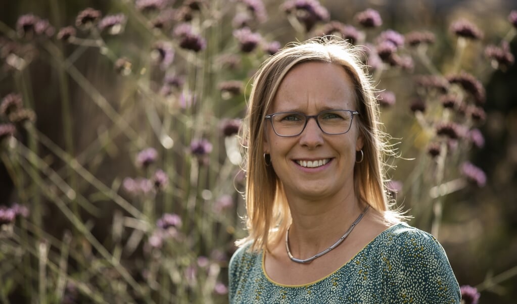 Hanneke Schaap-Jonker: 'Helpen doe je in de eerste plaats door te luisteren. Erken dat de ander het zwaar heeft.' (beeld jaco hoeve fotografie)