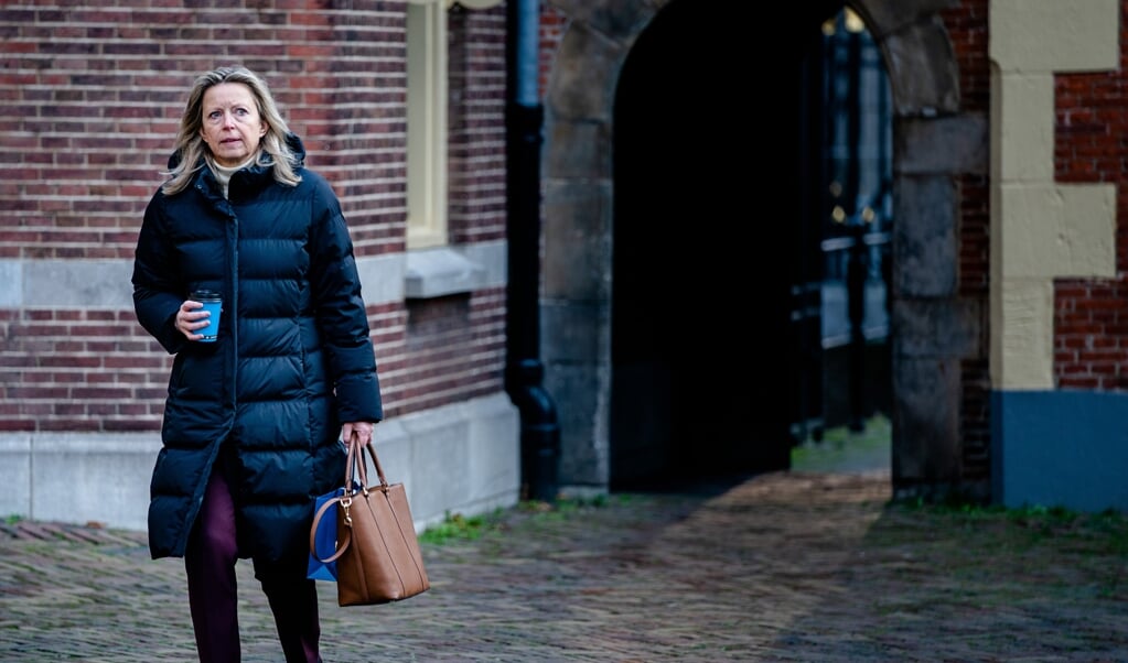 Minister Kajsa Ollongren van Binnenlandse Zaken en Koninkrijksrelaties (D66) op het Binnenhof: ‘Ik word lijstduwer, dat vind ik een mooie democratische traditie in Nederland.'  (beeld anp / Bart Maat)