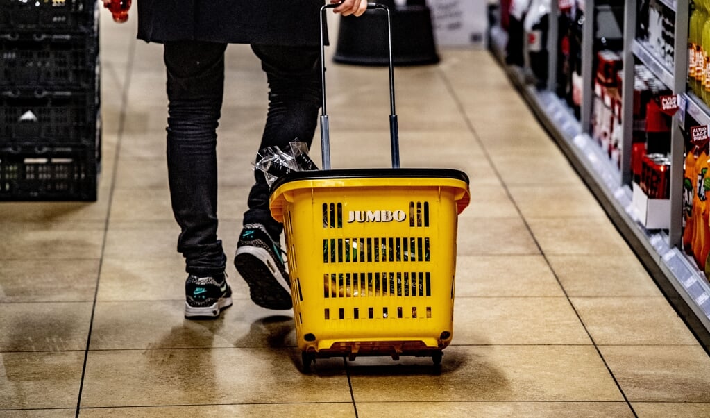 Edwin ten Brink, franchisenemer van een Jumbo in Alphen aan den Rijn, kreeg een prijs voor zijn inzet van het systeem en mocht zijn zaak de veiligste supermarkt van Nederland noemen. En toen kwam de commotie. (beeld anp / Robin Utrecht)