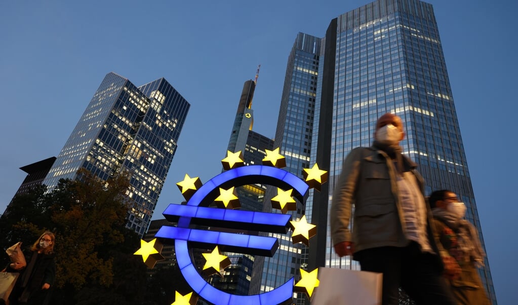 Het hoofdkwartier van de Europese Centrale Bank in het Duitse Frankfurt am Main. De bank is een sta-in-de-weg voor hervormingen van Zuid-Europese economieën. (beeld Yann Schreiber / afp)