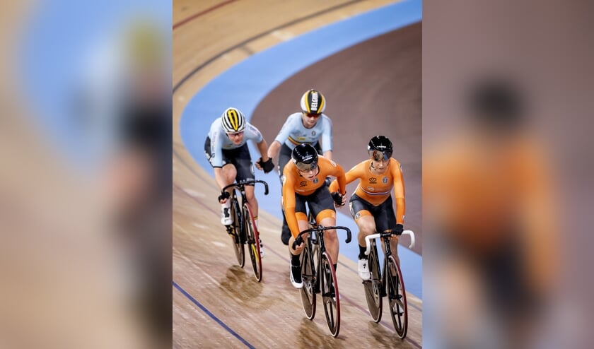 2020-02-29 17:31:30 BERLIJN - Kirtsen Wild en Amy Pieters in actie tijdens de Madison op de vierde dag van de wereldkampioenschappen baanwielrennen. ANP KOEN VAN WEEL (beeld anp / Koen van Weel)