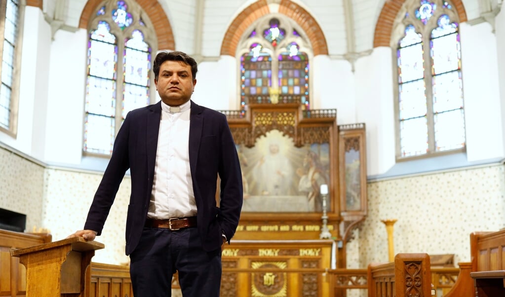Humayun Sunil, de nieuwe voorganger van de Anglicaanse Kerk, St. Mary's Church, in Rotterdam. (beeld Bas Czerwinski)