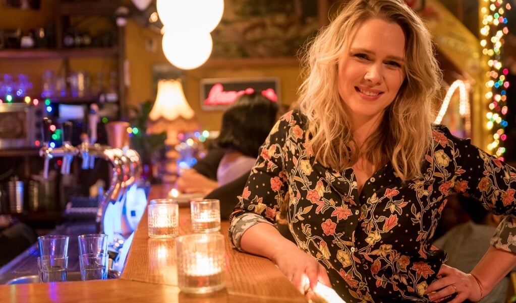 Marleen Stelling gaat in Café Lazarus in gesprek met twintigers over passie, veerkracht en toekomst. (beeld eo)