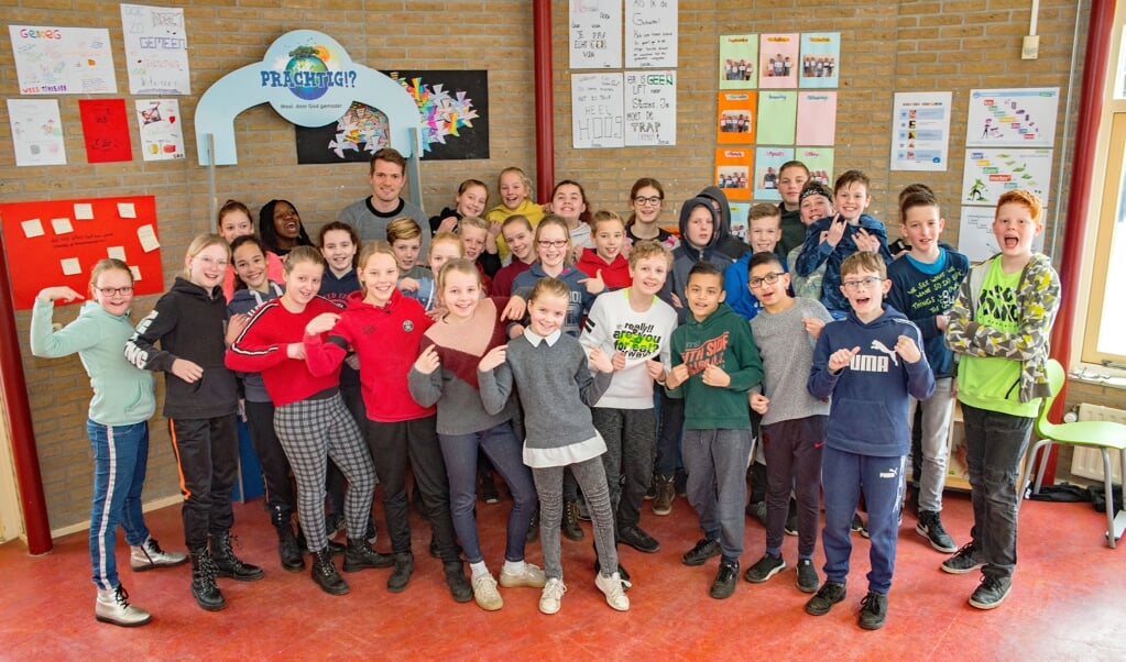Groep 8 van basisschool De Parel in Drachten deed vrijdag mee aan de Warmetruiendag. (beeld Hans-Lukas Zuurman)