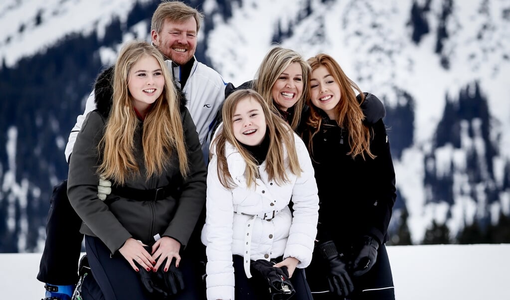 2020-02-25 10:46:06 LECH - Koning Willem-Alexander, prinses Amalia, prinses Ariane, koningin Maxima, prinses Alexia tijdens de jaarlijkse fotosessie van de koninklijke familie. ANP ROYAL IMAGES REMKO DE WAAL (beeld anp / Royal Images Remko de Waal)