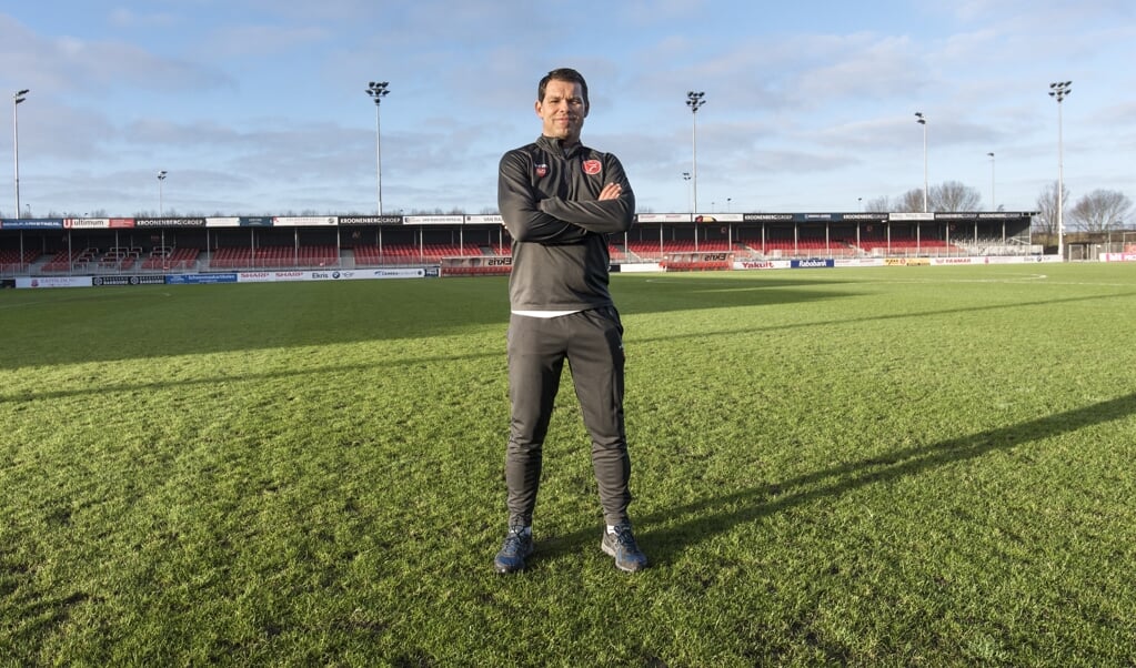 Jeroen Rijsdijk: 'Trainers komen en gaan in het voetbal, moet je eens kijken hoeveel er werkloos thuis zitten.' (beeld Martin Waalboer)