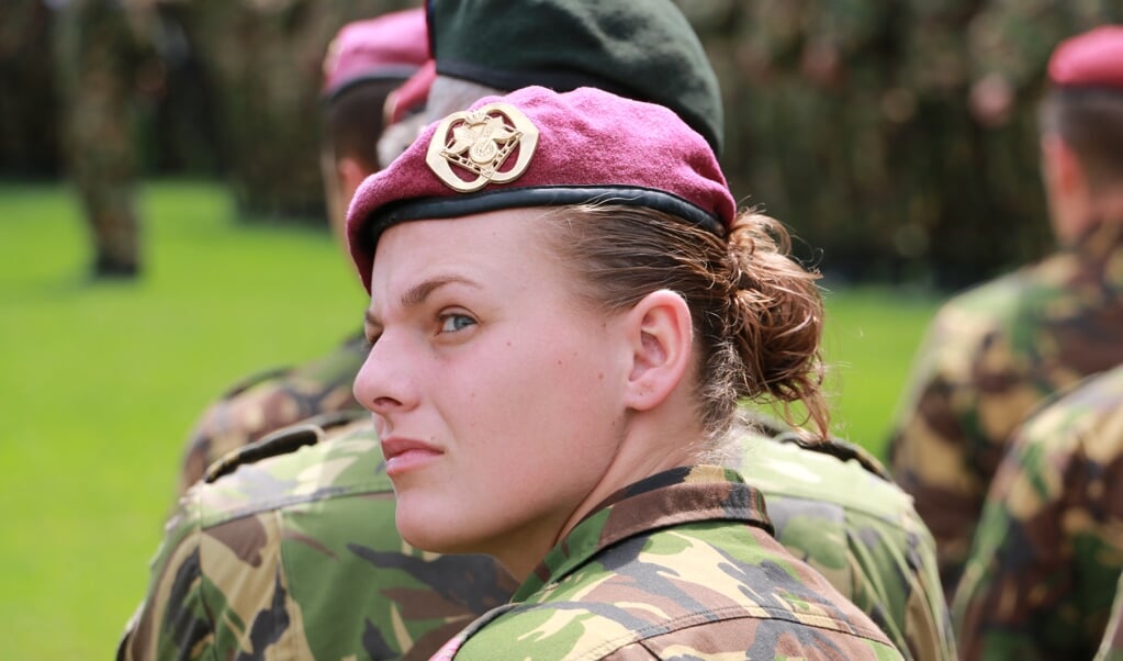 ‘Het is een geruststellende gedachte dat er bij Defensie ruim 46.000 militairen werken. De meesten zijn jong en fit.’ (beeld Riekelt Pasterkamp)