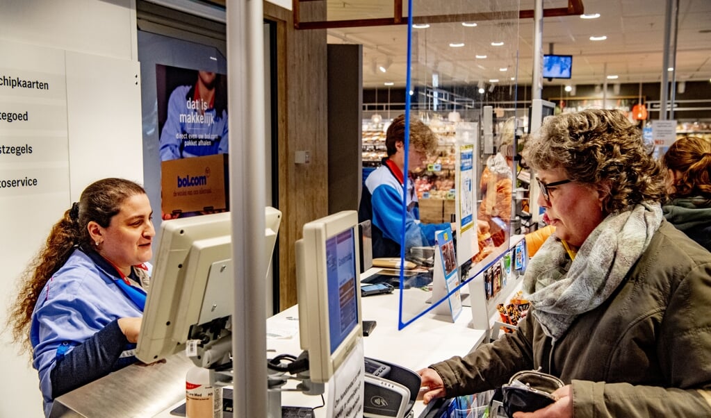 We zijn met elkaar mede-eigenaar van grote schakels in de voedselketen, zoals Albert Heijn en Unilever. (beeld anp / Robin Utrecht)