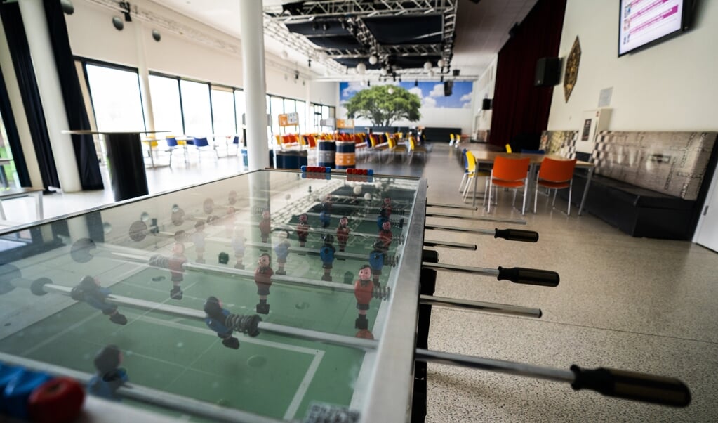 Lege klassen op het Baarnsch Lyceum. Alle scholen en de kinderopvang zijn tot en met 6 april dicht. Op dinsdag 31 maart beslist het kabinet hoe het verder gaat met de schoolsluiting. (beeld anp / Jeroen Jumelet)
