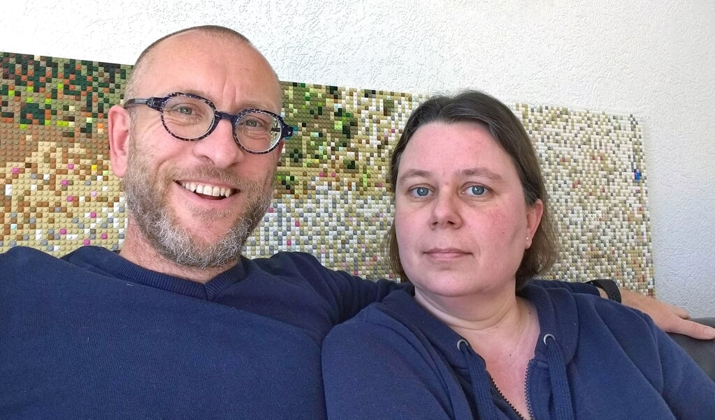 Harro Bos en zijn vrouw Anine die maandag uit het ziekenhuis kwam nadat het coronavirus bij haar had toegeslagen. (beeld Sara Bos)