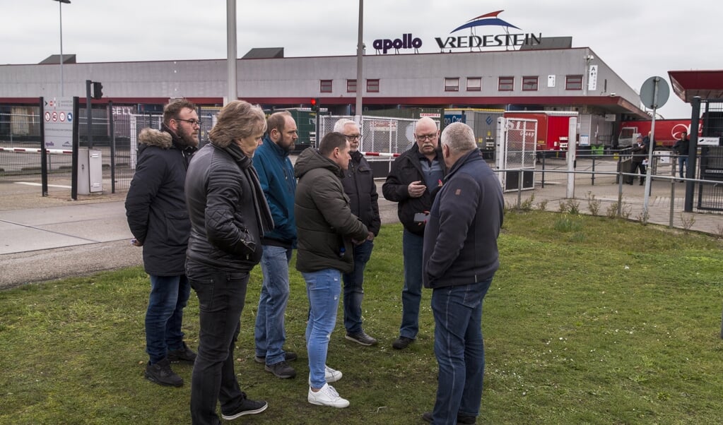 Het personeel van Vredestein in Enschede is woedend over het aangekondigde massaontslag. (beeld anp/Vincent Jannink)