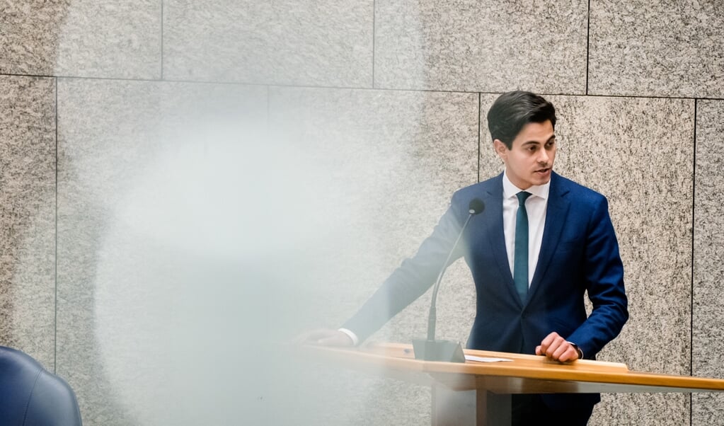 Rob Jetten (D66) tijdens een debat in de Tweede Kamer over de ontwikkelingen rondom het coronavirus. (beeld anp / Bart Maat)
