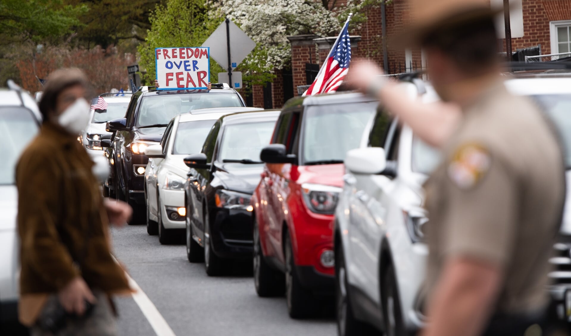 ‘Vrijheid boven angst’, staat op een auto tijdens een demonstratieve optocht tegen de coronamaatregelen in de Amerikaanse staat Maryland, afgelopen zaterdag.