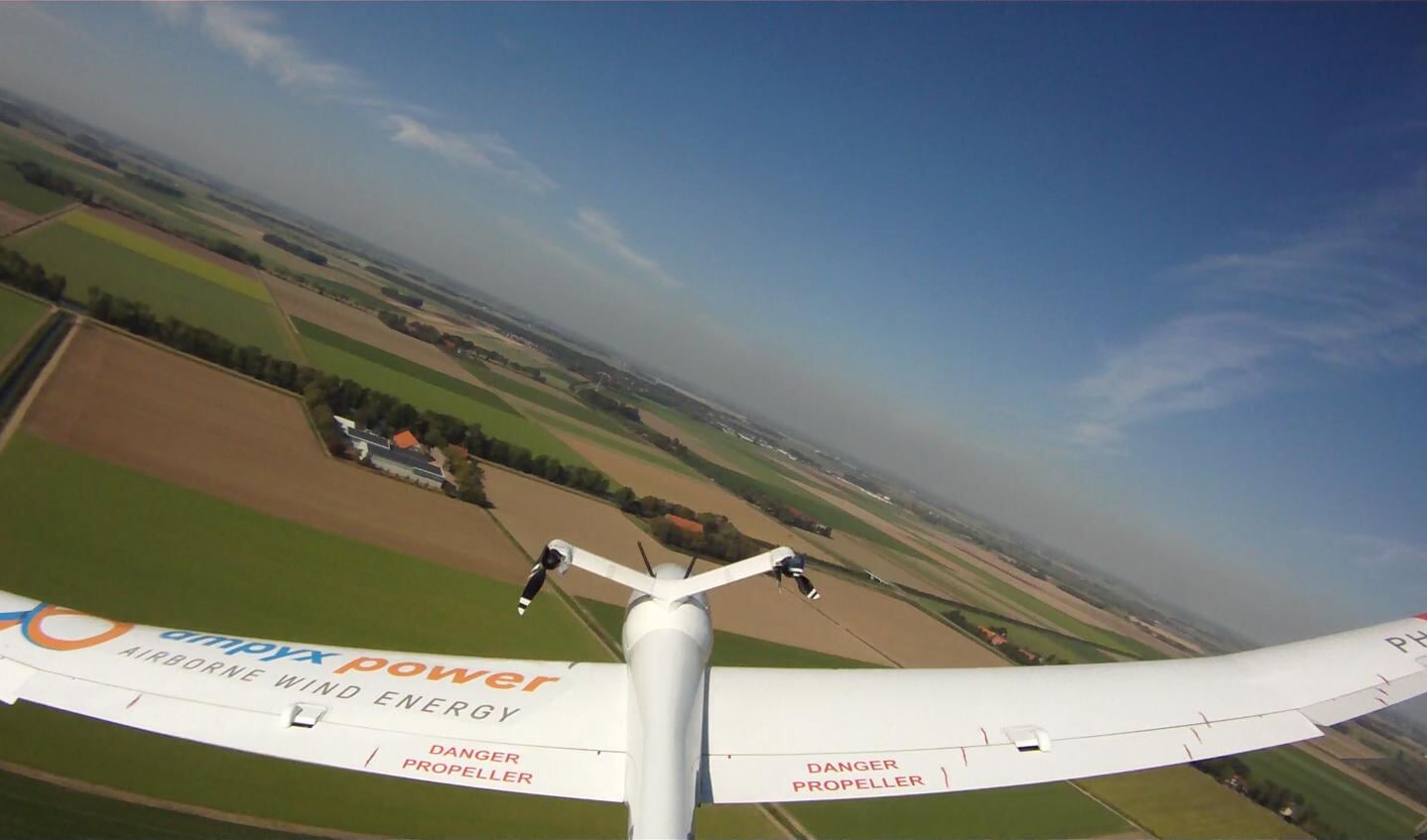 Ampyx Power gebruikt een vliegtuig aan een kabel om energie op te wekken.