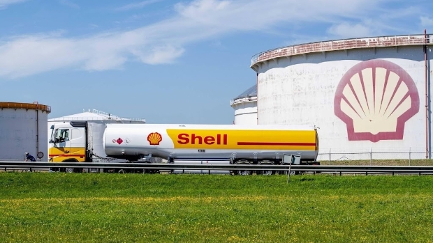 Shell stijgt, ArcelorMittal zakt op drukke cijferdag op Damrak
