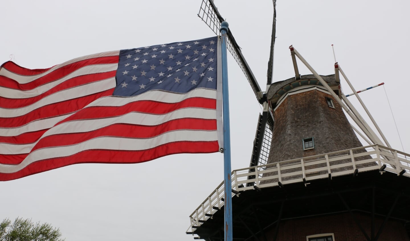 Hollandse molen in Amerikaans dorp.