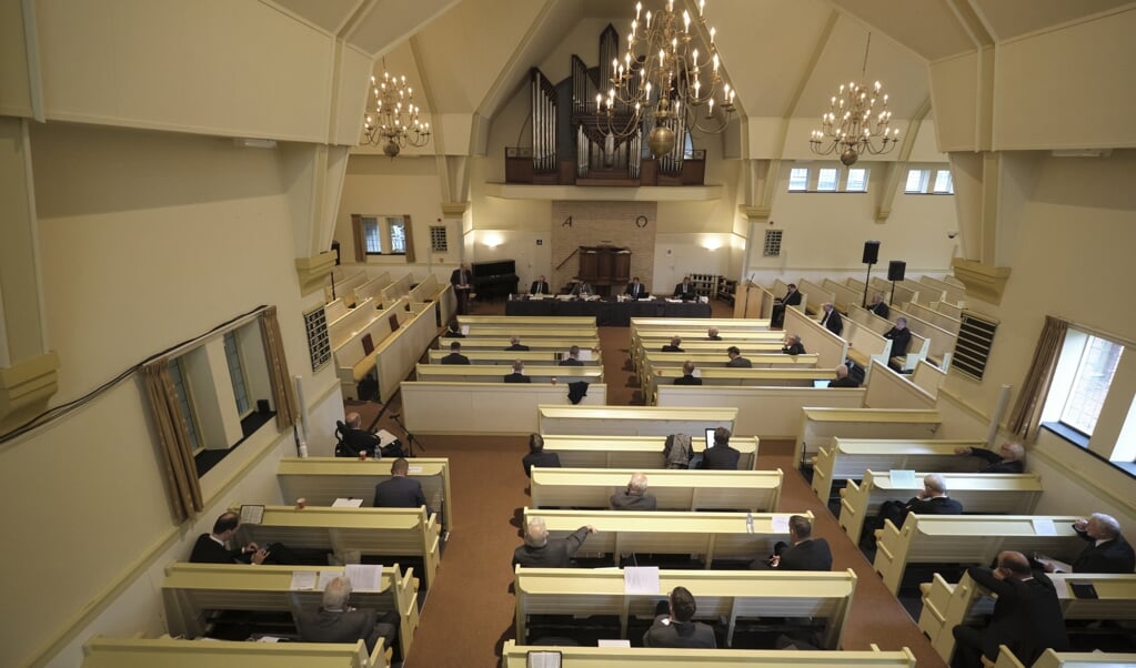 Is de wil van de synode wet, wat blijft er dan over van de lange strijd tegen een centraal leergezag? Beeld: de synode van de Christelijke Gereformeerde Kerken kwam vorig jaar bijeen in Nunspeet. (beeld Dick Vos)