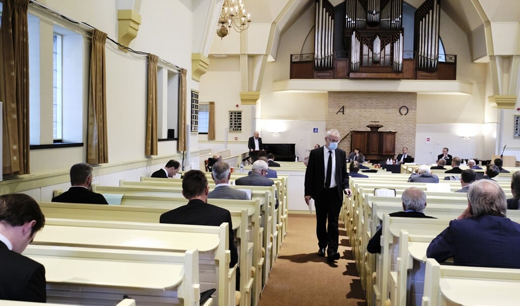 Een eerdere synodezitting van de Christelijke Gereformeerde Kerken in Nunspeet. Dit jaar neemt de synode naar verwachting een besluit over het gevoelige thema 'vrouw en ambt'. (beeld Dick Vos)