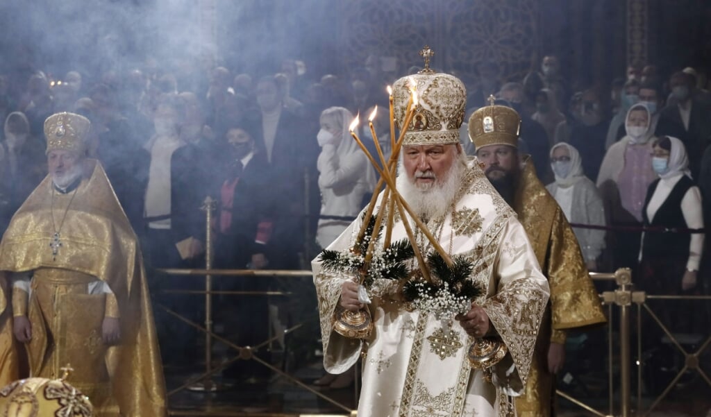 Patriarch Kiril van Moskou tijdens de viering van het russische kerstfeest op 7 januari 2021 in de kathedraal van Christus de Verlosser te Moskou.  (beeld epa / Maxim Shipenkov)