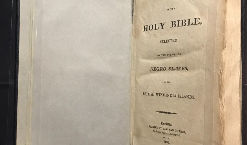 In een speciaal gedrukte Slavenbijbel (1808) werden gedeelten weggelaten die slaven op ‘verkeerde’ gedachten konden brengen.