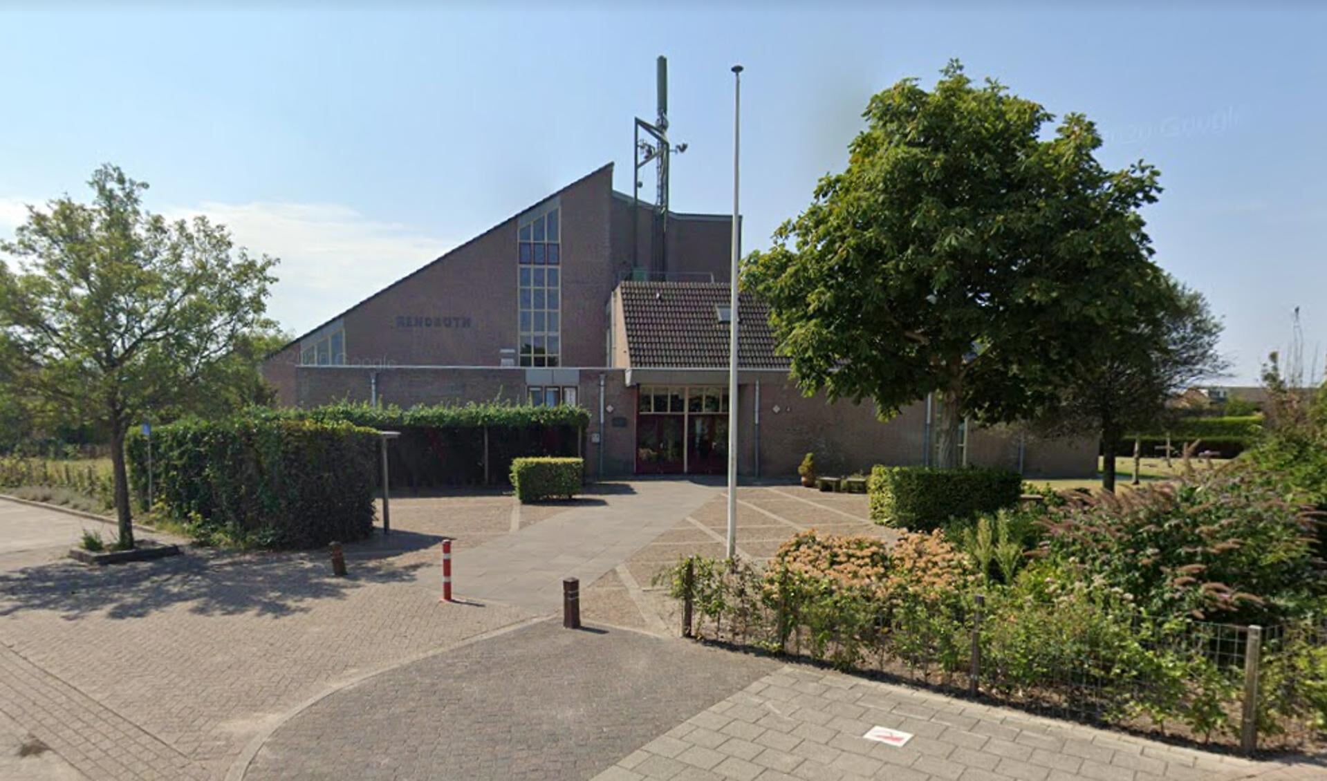Rehoboth, het kerkgebouw van de Gereformeerde Kerk vrijgemaakt op Urk. Twee ouderlingen in de gemeente zijn het niet eens met het besluit van de kerkenraad niet mee te gaan met de landelijke kerkfusie.