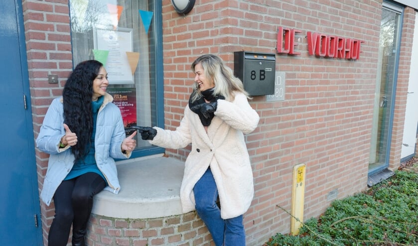 Marlyn Jane Weerden (links) en Tamsen Pardi bij De Voorhof, het gebouw van Cross Culture.