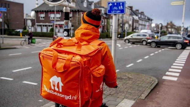 Opnieuw minder bestellingen voor moederbedrijf Thuisbezorgd
