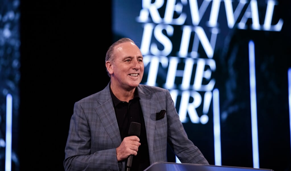 Brian Houston, oprichter van megakerk Hillsong Church, zegt ‘niet schuldig’ te zijn aan het opzettelijk verzwijgen van informatie over het seksueel misbruik van kinderen door zijn overleden vader. (beeld Facebook Hillsong Church)