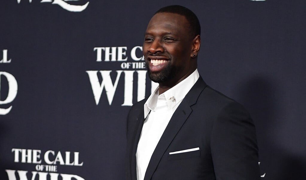 Omar Sy, die in de serie Lupin Assane Diop speelt. Diop was de inspirator voor een overvaller van een kerk in Milaan. (beeld Brown / afp)
