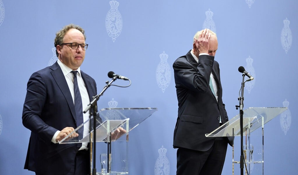 Informateurs Johan Remkes en Wouter Koolmees geven een toelichting op de stand van zaken van de kabinetsformatie. (beeld anp / Phil Nijhuis)