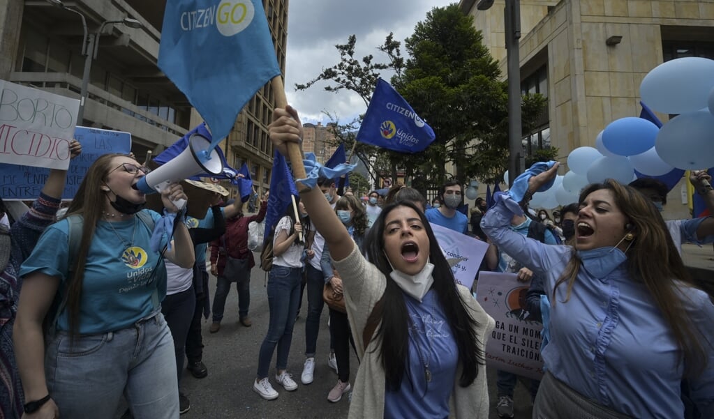 Afgelopen week protesteerden vrouwen in Bogota tegen het in hun ogen beperkte recht op abortus in Colombia. (beeld Juan Barreto / afp)