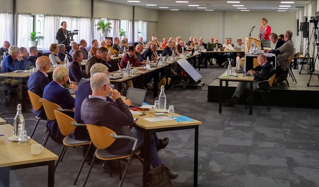 De synode/landelijke vergadering van vrijgemaakt- en Nederlands-gereformeerden werd in november 2021 geïnformeerd dat problemen met de pensioenen de hereniging van de kerken zou kunnen vertragen.  (beeld nd)