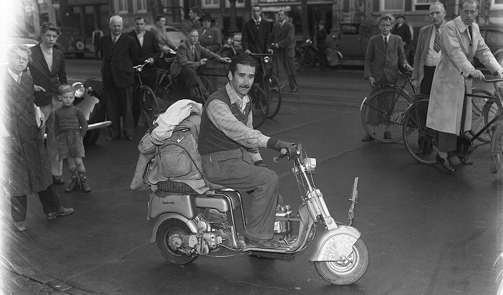 Franco Cacciaguerra, onderweg naar Stockholm, stopt in Amsterdam. (beeld IISG Amsterdam / Ben van Meerendonk)