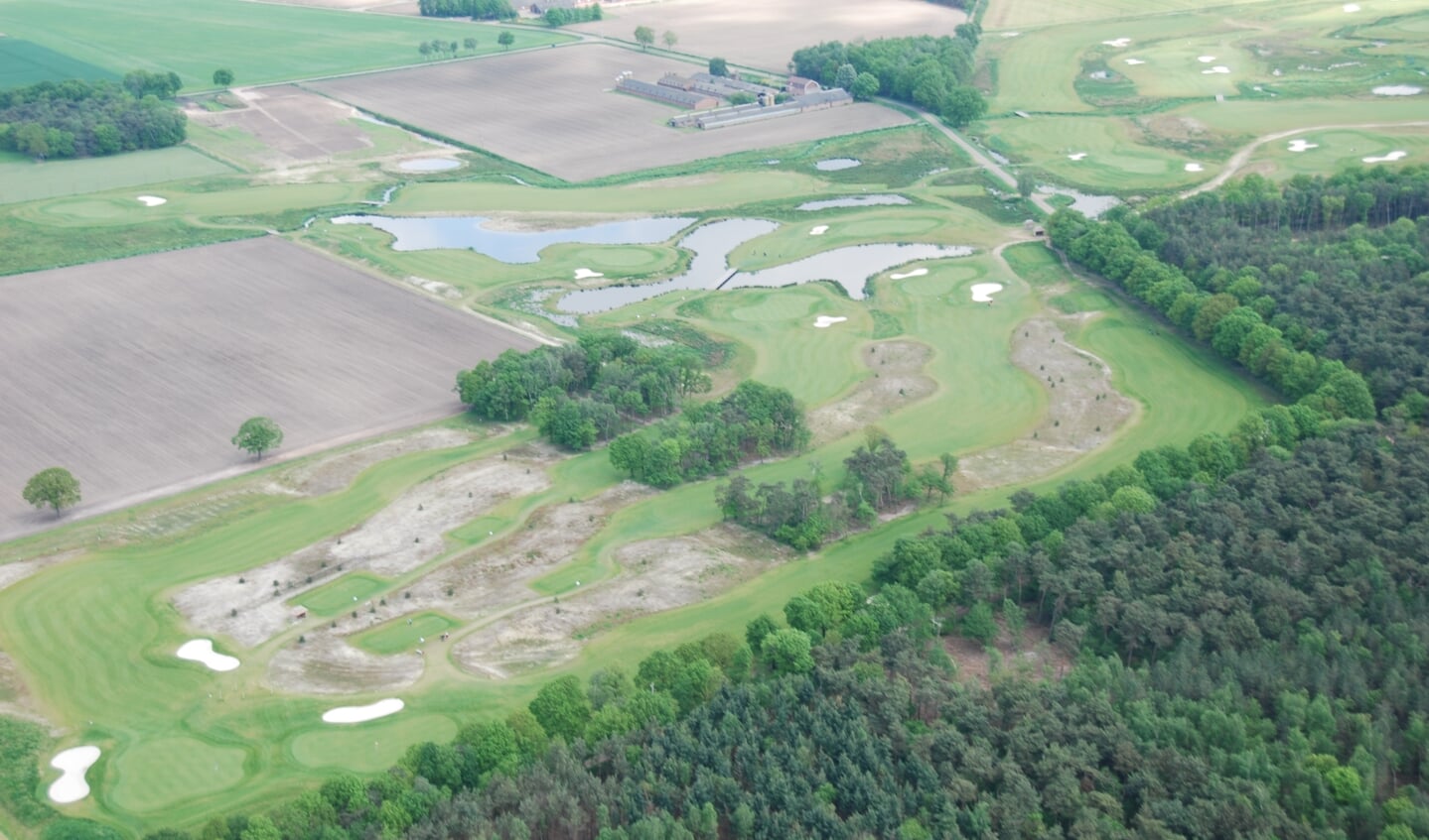 De aanleg van golfbaan Het Woold