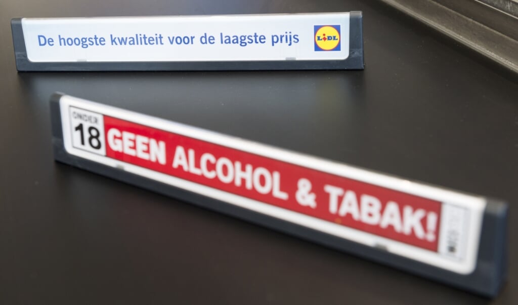 Lidl stopt als eerste supermarktketen met de verkoop van rookwaren.  (beeld anp / Lex van Lieshout)